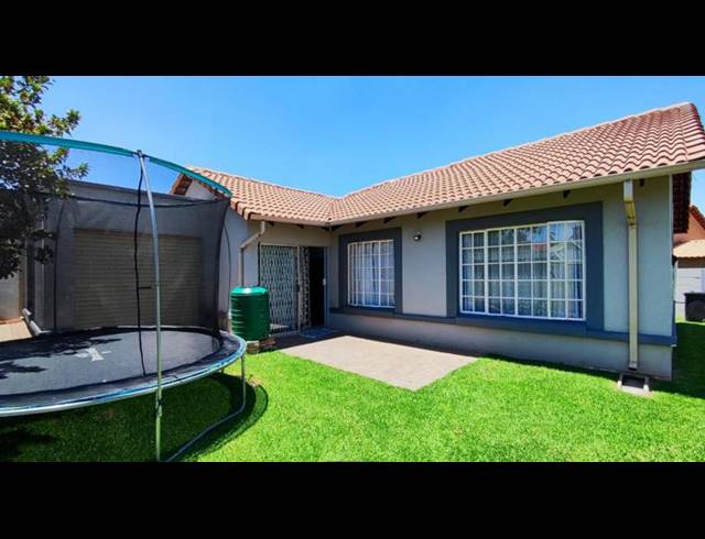 3 BEDROOM CLUSTER FOR SALE IN EVELEIGH